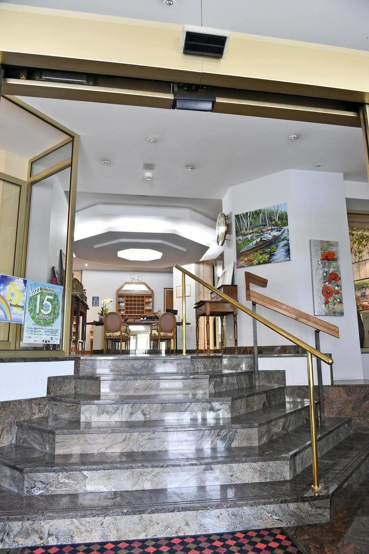 Le Grand Hotel Saint-Quentin  Exterior photo